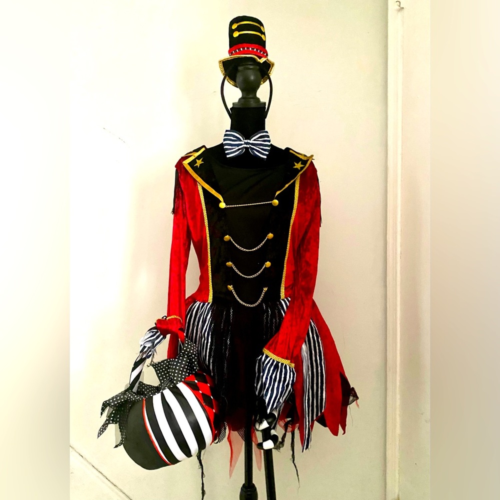FOR SALEEEEE‼️🎡🎠Ringleader Cosplay Outfit Combo🎪🤹🏽‍♀️